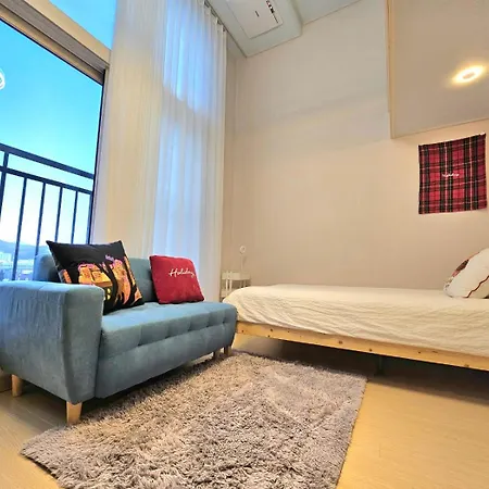 홍대입구, 신촌 중심부 씨티뷰하우스,Fully Furnished Apartment